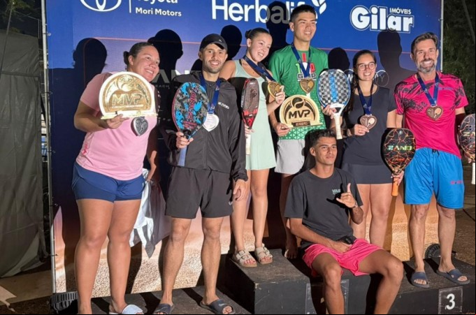 Beach Tennis: Atletas de Ibitinga conquistou trof
